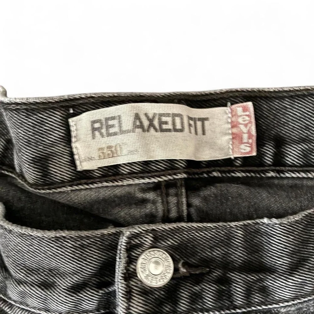 Preowned 2007 Black washed Levi Strauss 550 relaxed fit denim jeans. 40